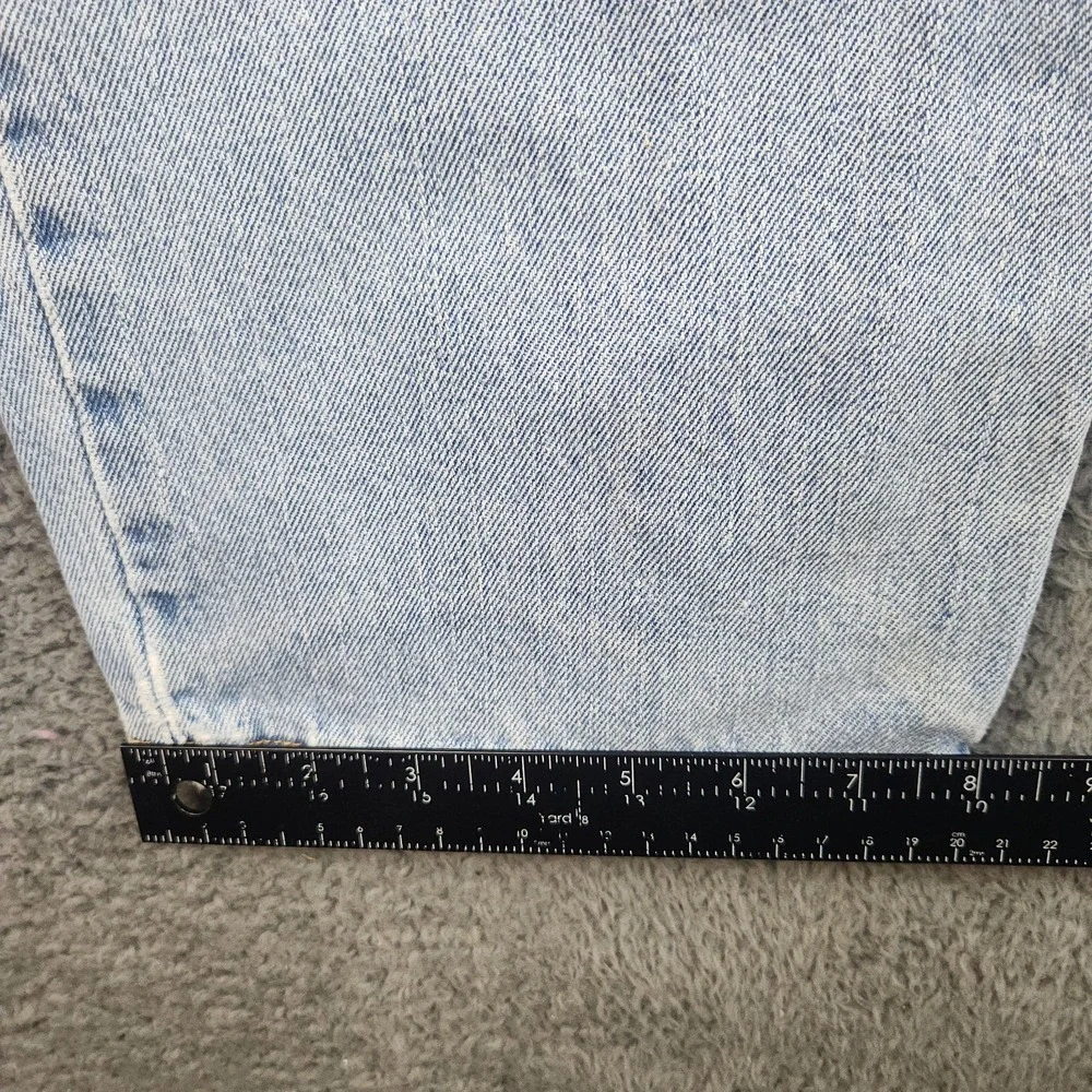 Levis natural distress